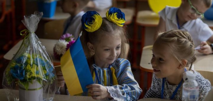 Брутално! Руската полиция арестува дете заради цветовете на украинското знаме в социалните мрежи