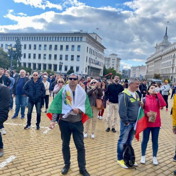 Слави Трифонов съсипа от подигравки “Продължаваме промяната” и “Демократична България”