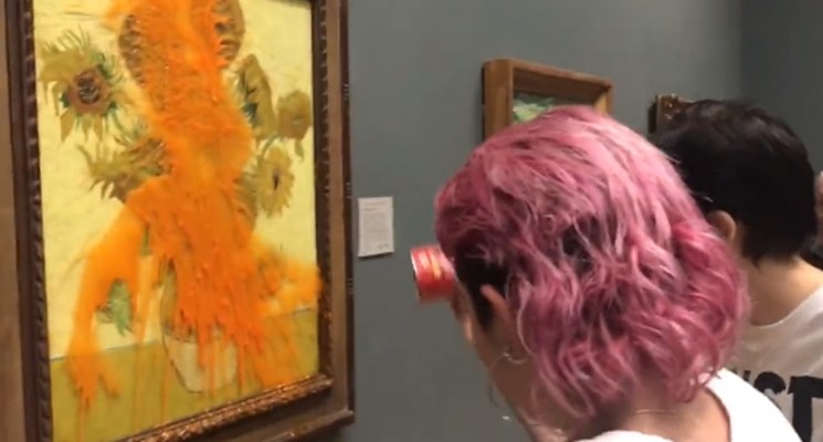 ИДИОТИЯ: Екоактивисти унищожиха картината на Ван Гог “Слънчогледи” ВИДЕО