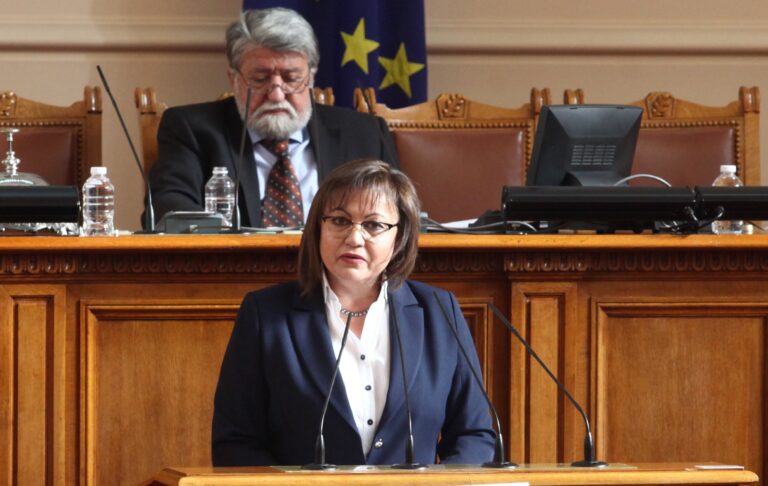 Корнелия Нинова се вихри в парламента, размаха пръст: Не ни давайте акъл и не нарушавайте законите