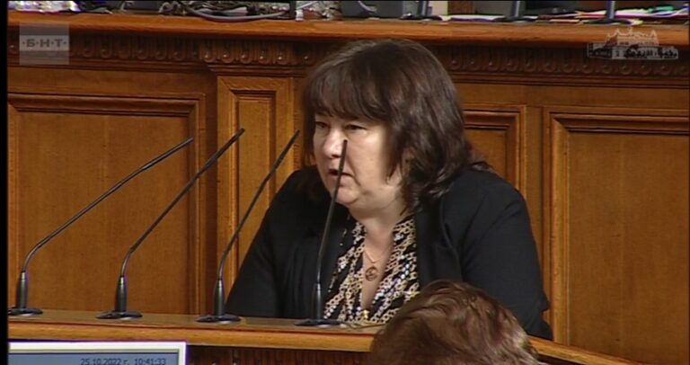 НА ЖИВО Росица Велкова: Преизпълнението в хазната към момента вече е под 1 млрд. лв.