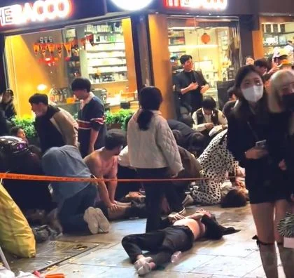 Извънредно: Неописуем ужас заради Хелоуин в Сеул, стотици задушени, стъпкани и покосени от инфаркт ВИДЕО