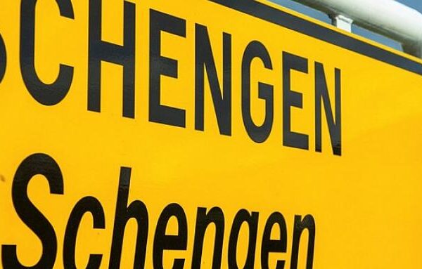 “Дер Щандард”: САЩ удрят мощно рамо на Румъния за Шенген