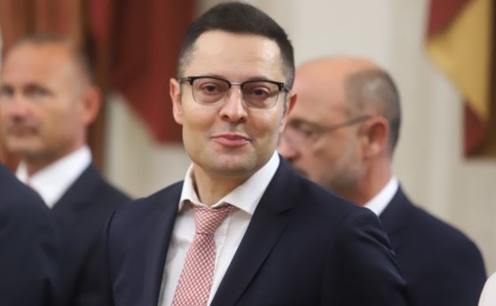 Скандалът се разгаря: Министър Пулев коментира далаверите на Кирил Петков в ББР