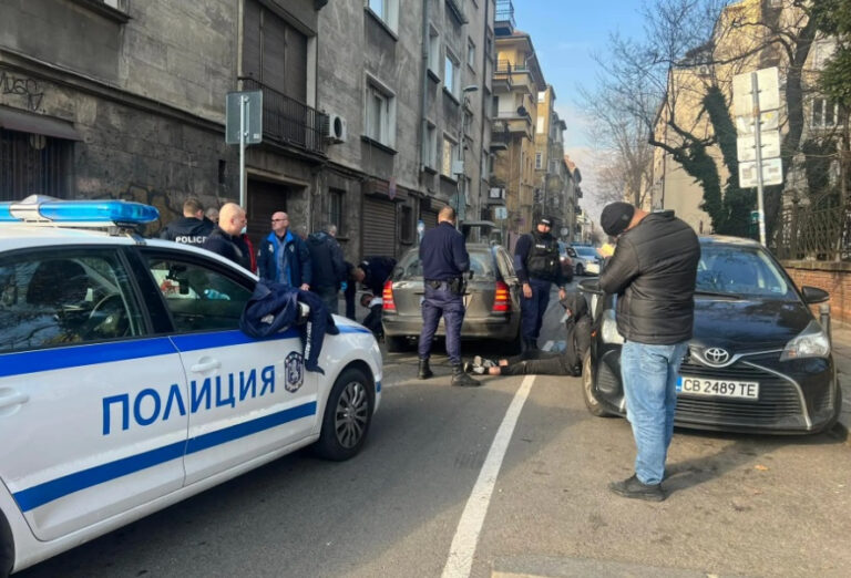 Гонка и зрелищен арест в центъра на София СНИМКИ