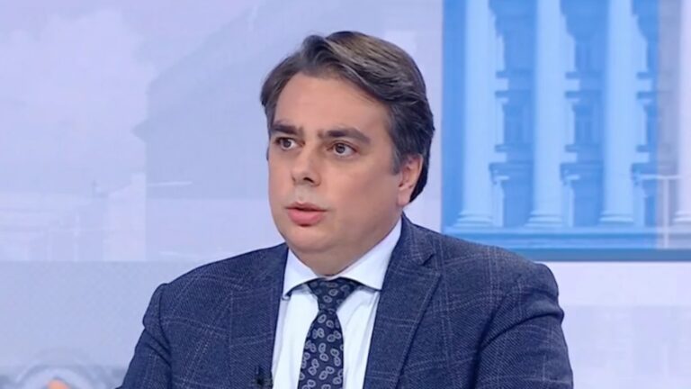 Асен пусна опорките: Кабинет, който за всяко решение ще звъни на Борисов, ще бъде вреден за България