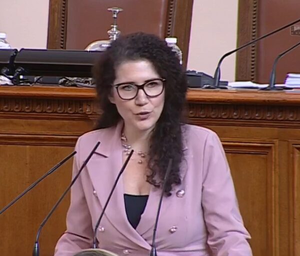 СКАНДАЛ В НС: Депутат от БСП вбеси Калина Константинова