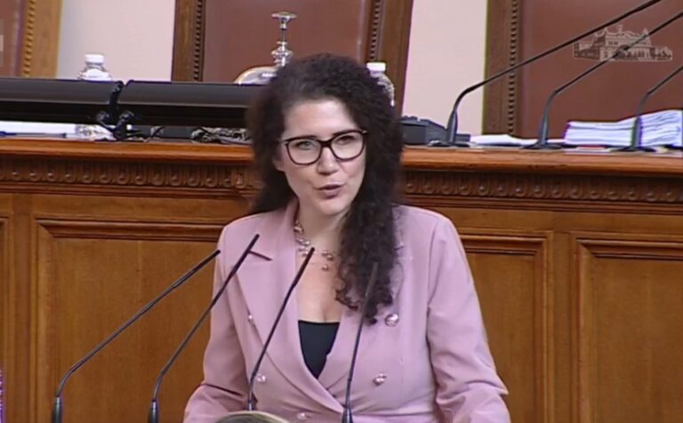 СКАНДАЛ В НС: Депутат от БСП вбеси Калина Константинова