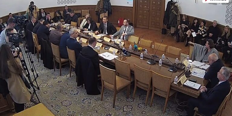 Бесен скандал в парламента между Нинова, Тома Биков и Минеков!