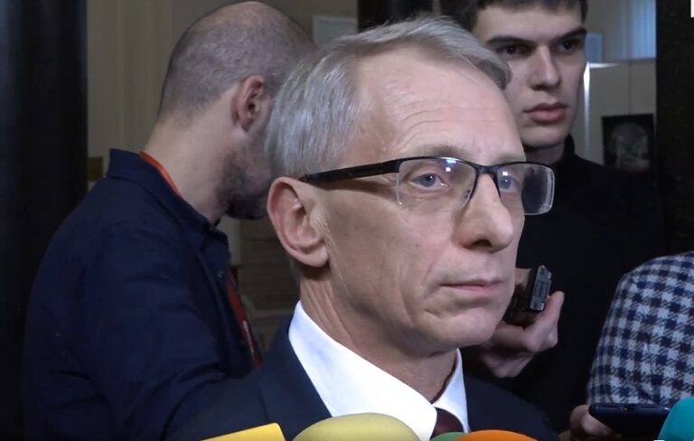 Николай Денков отчаяно: В коалиция няма да участваме, искаме цялата власт за нас. ГЕРБ-СДС искат да ни вкарат в Цайтнот.