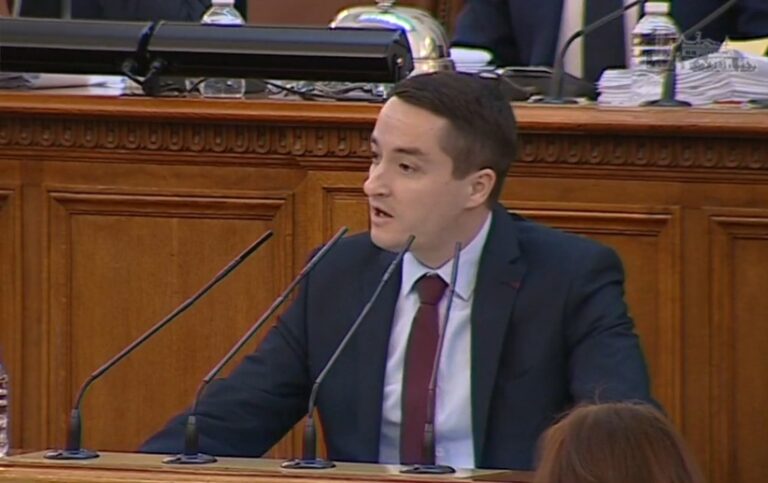 Явор Божанков със совалки в парламента! Кирил Петков: Разбрахме се! СНИМКИ