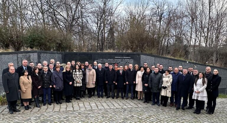 ГЕРБ почете паметта на жертвите на комунистическия режим ВИДЕО