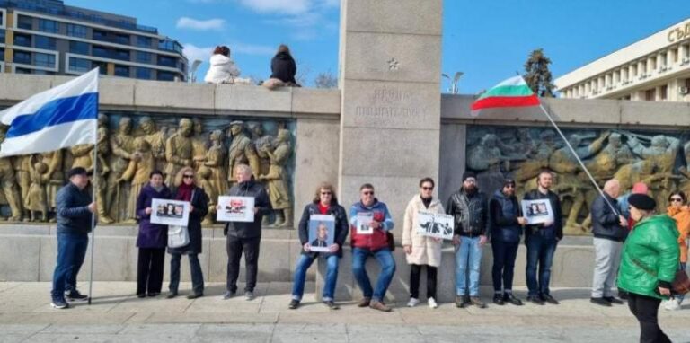 Протест на руснаци в Бургас, искат политическо убежище