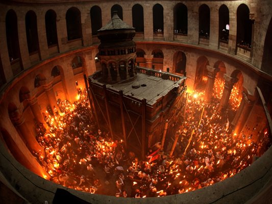 На Велика събота Благодатният огън слезе в Йерусалим (Видео)