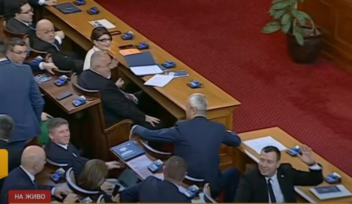 ГЕРБ-СДС и „Възраждане” се срещат в парламента