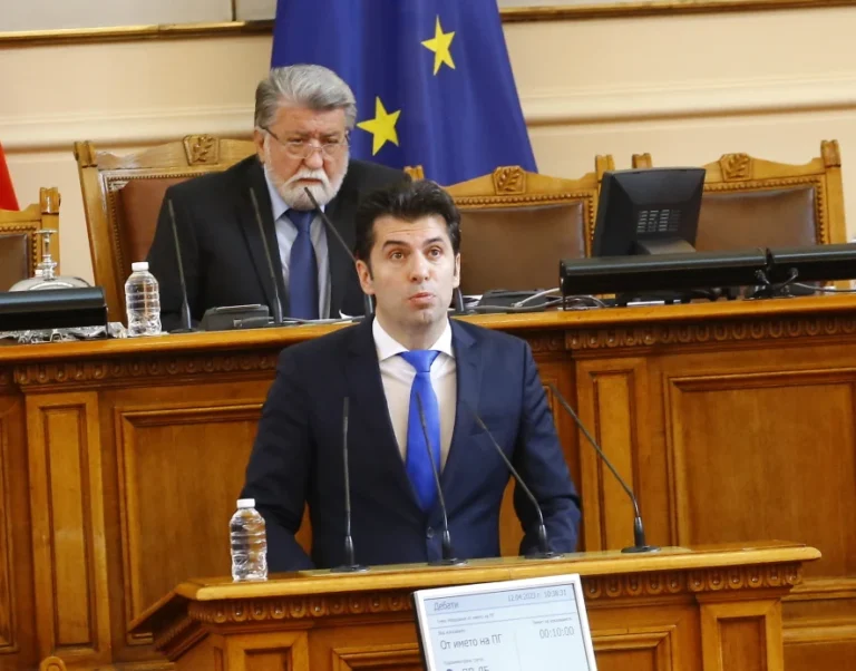 Депутатите се спукаха от смях с речта на Кирил Петков, ядоса “Възраждане” и БСП  НА ЖИВО