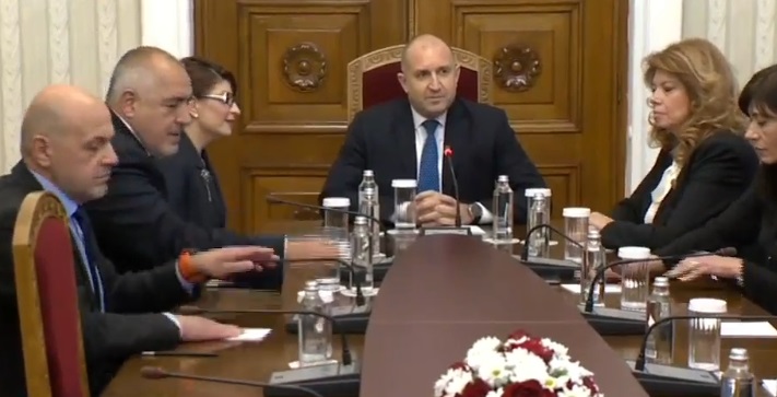 НА ЖИВО Бойко Борисов пристигна при президента за консултациите, ето какво си казаха