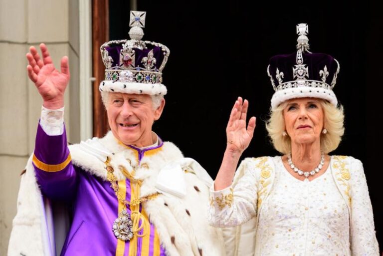Зловещо ВИДЕО 18+ от коронацията: Светът изтръпна от ужас щом видя тази загадъчна фигура зад крал Чарлз III