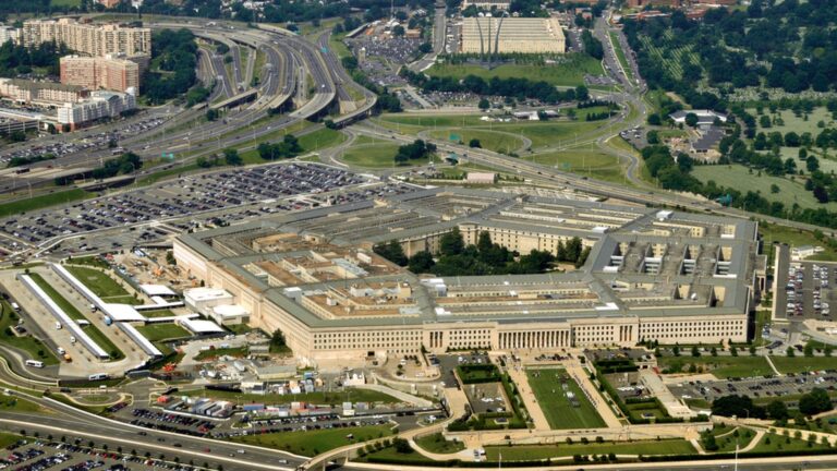 Тревожна вест за експлозия в Пентагона срина борсите и взриви интернет