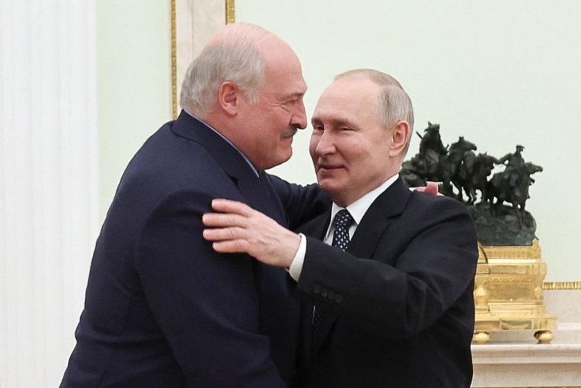 Лукашенко отхвърли обединение с Москва, но остава зад Путин
