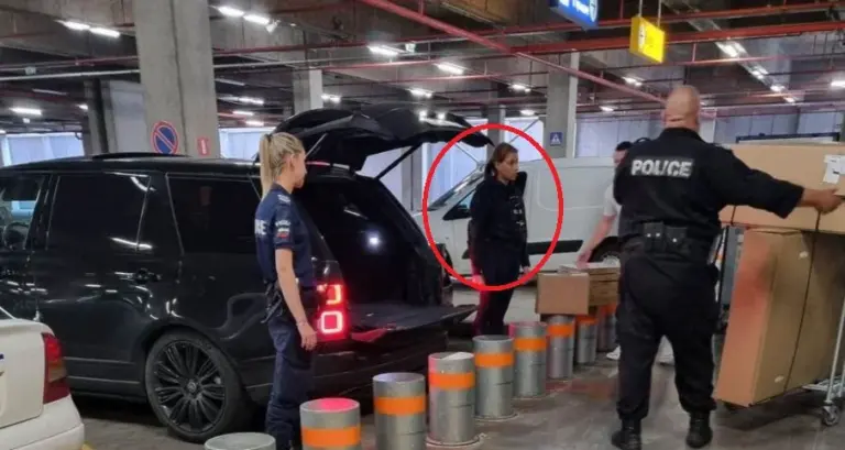 АБСУРДИСТАН! Полицаи товарят покупките на порно Любена (СНИМКИ)