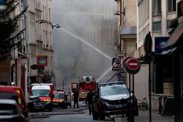 Кошмар в центъра на Париж: Силна експлозия срути сграда в центъра  ВИДЕО+СНИМКИ