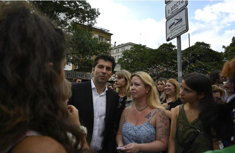 Кирил Петков се появи на протеста в София, случи се нещо шокиращо СНИМКИ