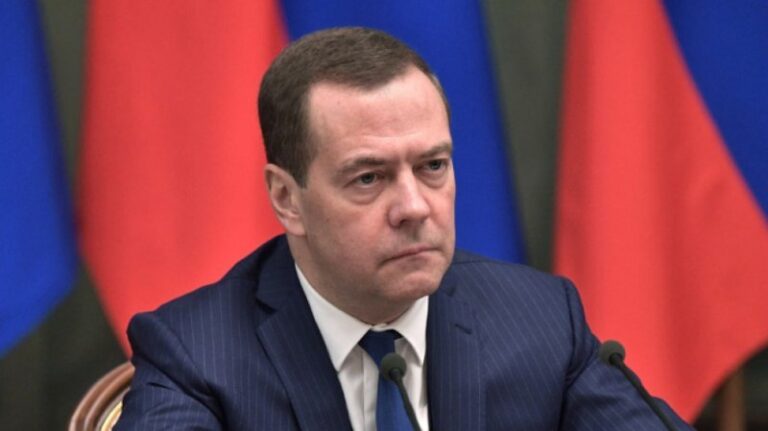 Медведев плаши: Киев, Берлин, Лондон, Вашингтон отдавна са въведени в летателните цели на нашата ядрена триада. Русия ще използва целия стратегически арсенал, ако…