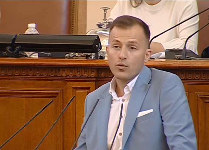 Наказаха депутата от ПП-ДБ Искрен Митев в парламента