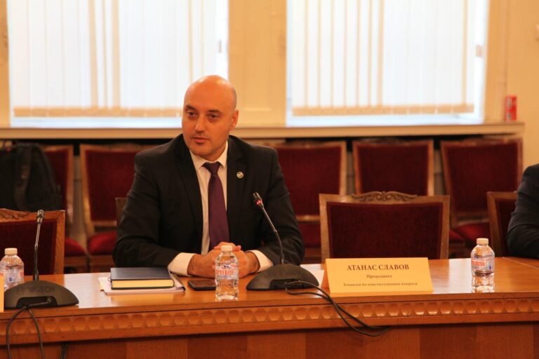Атанас Славов с ултиматум: Ако не минат конституционните промени, правителството ще подаде оставка
