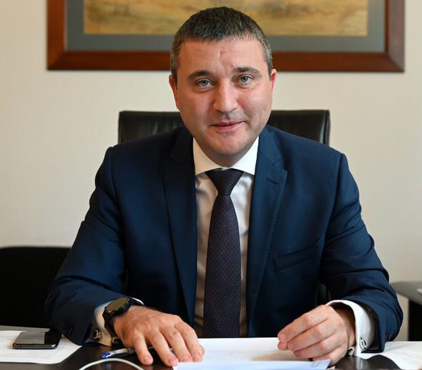 Влади Горанов: Най-добрият премиер е Бойко Борисов! За пръв път депутатите, а не финансовият министър бранят…