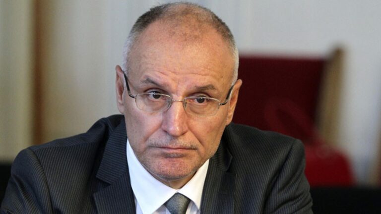 ГЕРБ-СДС внесоха официално кандидатурата на Димитър Радев за шеф на БНБ