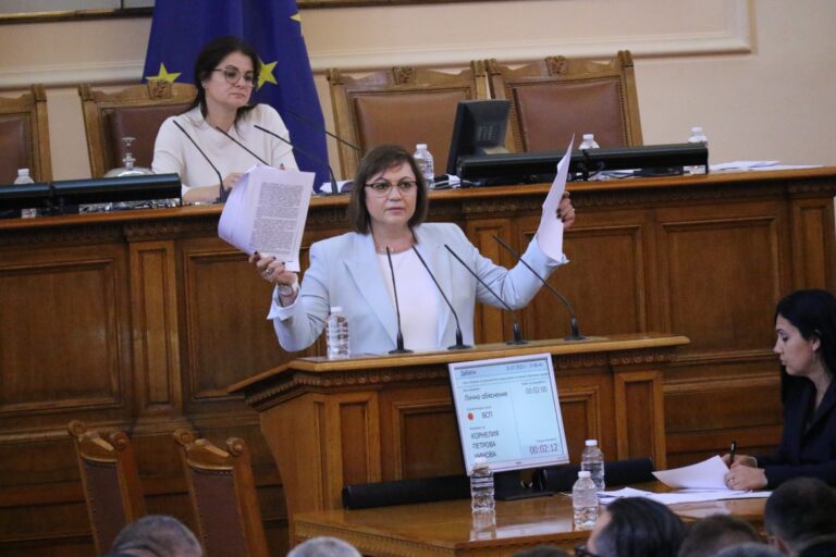 БТР-ите за Украйна взривиха парламента, Корнелия Нинова изпадна в истерия НА ЖИВО
