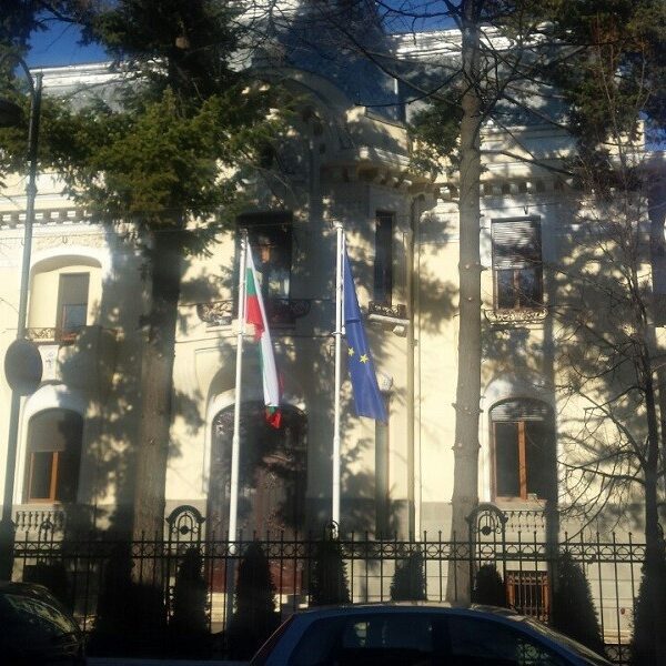 Плашат с бомбен атентат българското посолство в Букурещ