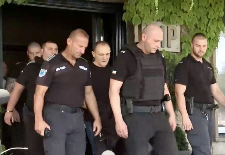 Прокуратурата: Наблюдаващите прокурори трябва да преценят дали да искат постоянен арест за Васил Божков