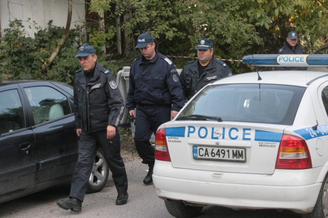 Екшън: Мъж вилня в Ботевград, взе аптека за заложник