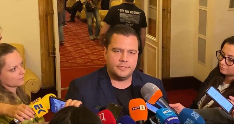 Балабанов прозря срамна договорка на Нинова по коридорите на парламента