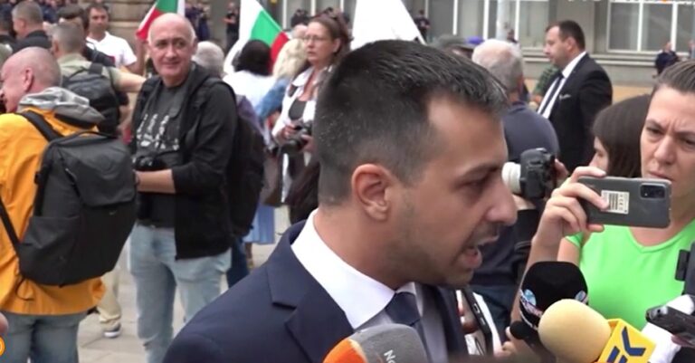 ПРЕДОЗИРАНЕ! Депутат от „Възраждане“ обвини медиите за рехавия протест: Можеше да има 100 хил. души!