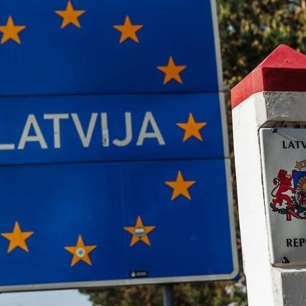 И там не ги искат: Латвия депортира 3500 руски граждани