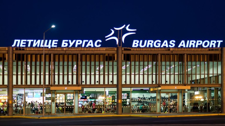 Скитник подаде сигнал за бомба на летище Бургас: “Тиктакане от раницата на жена”