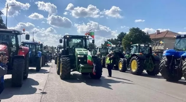 Край на протеста! Земеделците прибират тракторите