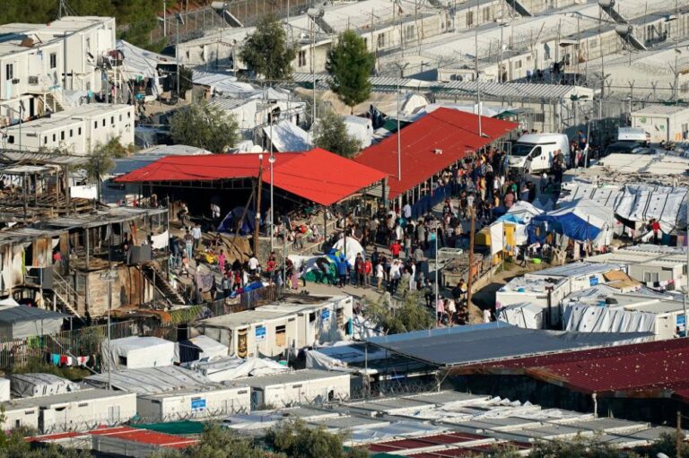 Риск от безредици: Гърция засили охраната на бежанските лагери
