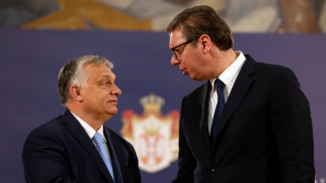 Вучич и Орбан се заканиха да решават с България транзита на руски газ