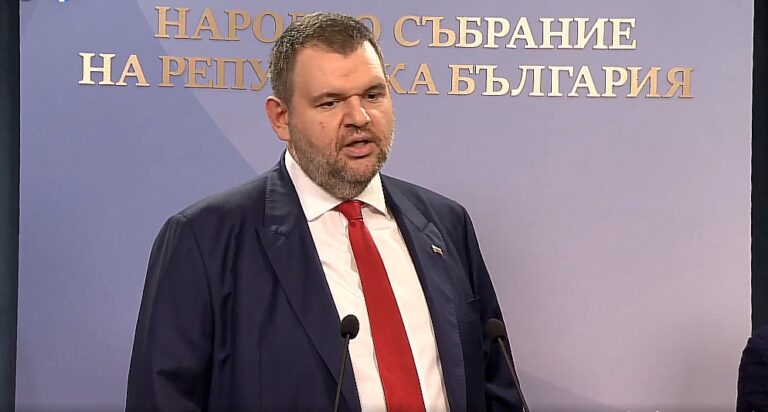 Пеевски с първи коментар за оставката на Мустафа Карадайъ