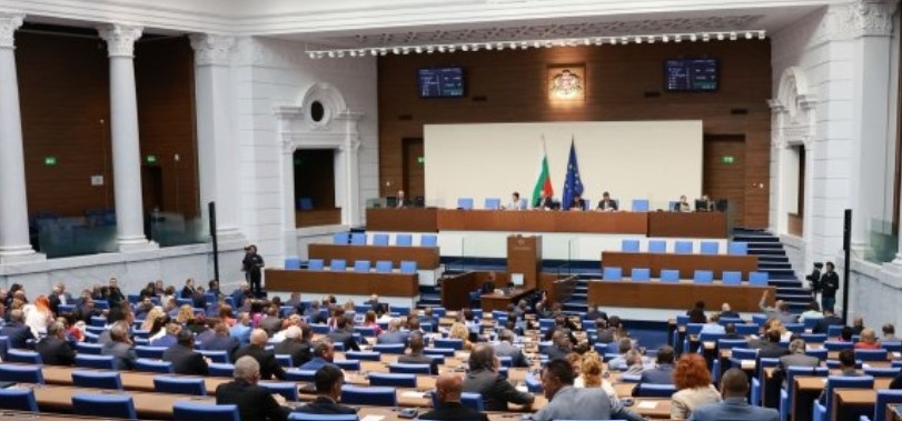 Депутатите приеха ветото на президента, в дебата участва само опозицията