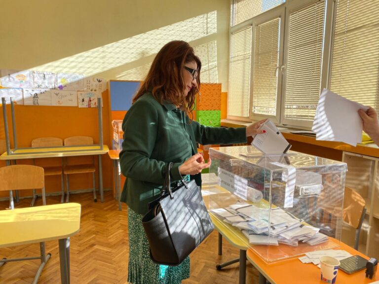 Деси Атанасова пусна тази СНИМКА и обяви: Гласувах за…