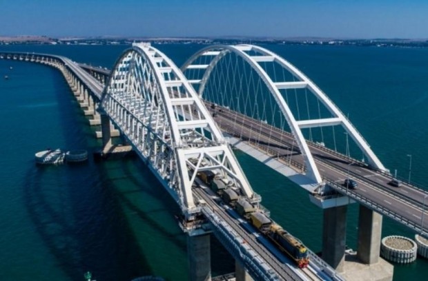 Спряха движението по Кримския мост, руските власти най-вероятно…