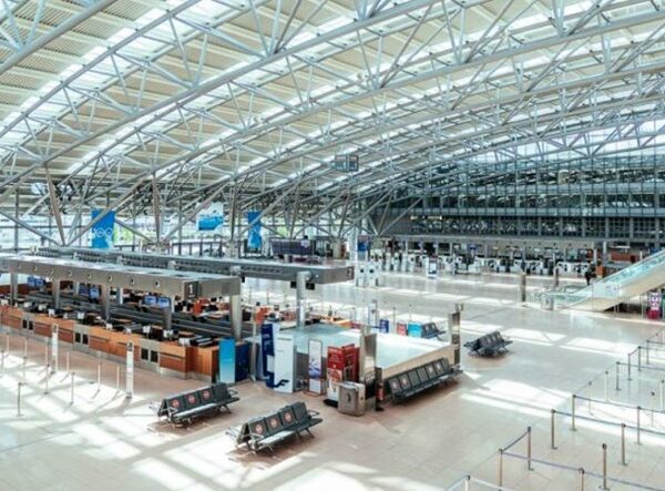 Затвориха голямо летище в Германия, очакват нападение