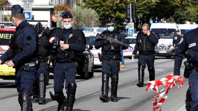 Арестуваха 18 души във Франция за бомбените заплахи