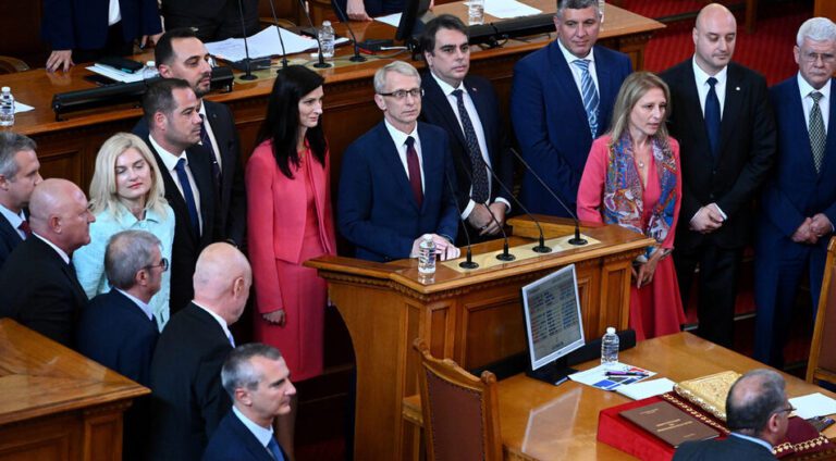 Министър на Денков каза кога пада правителството и защо